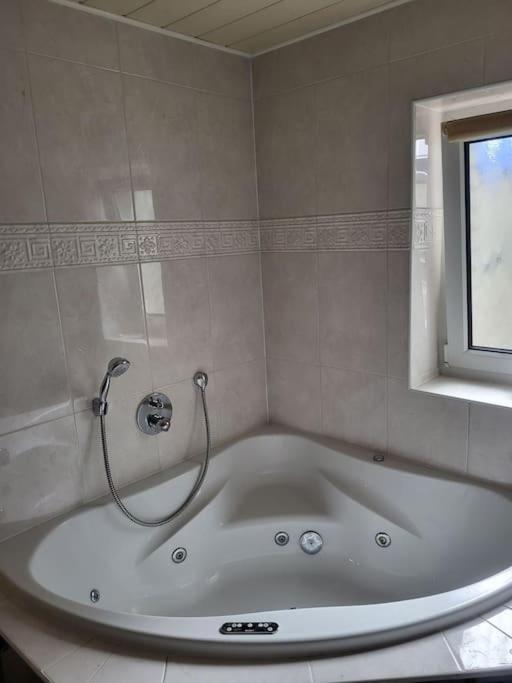 Apartmán Schoene Unterkunft Mit Whirpool Nahe Phantasialand Weilerswist Exteriér fotografie